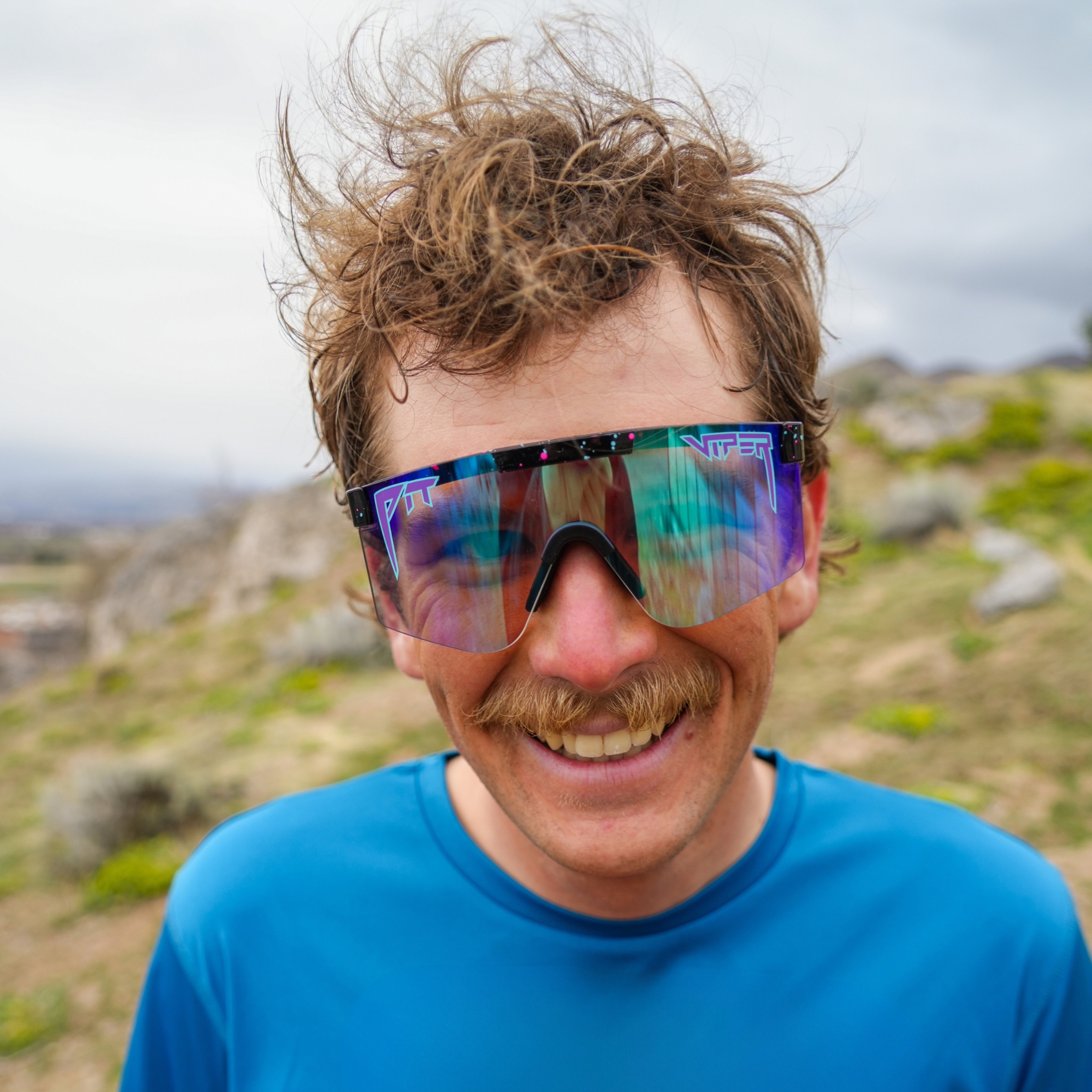 Photochromic Blue / Regular | photo_of_person.JPG | The Midnight Original 2.0, transition lens sunglasses from Pit Viper
